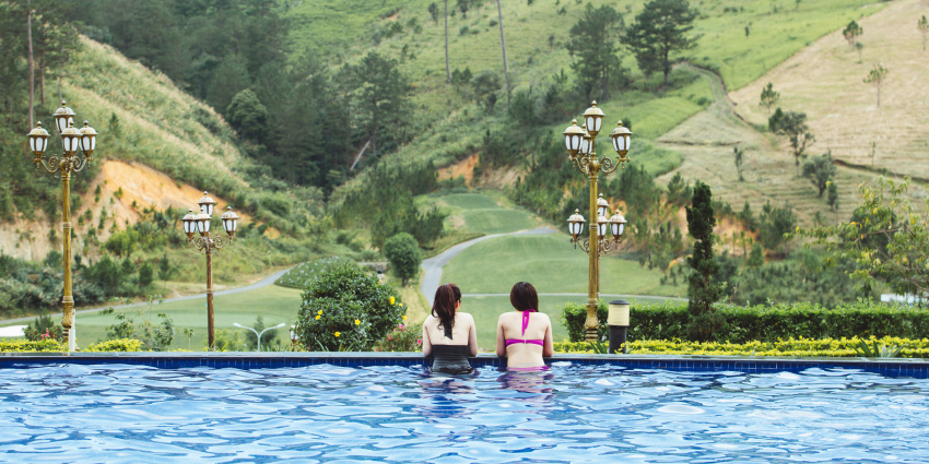 Check in resort Đà Lạt có hồ bơi ngắm đồi núi sống ảo “hot” nhất Đà Lạt