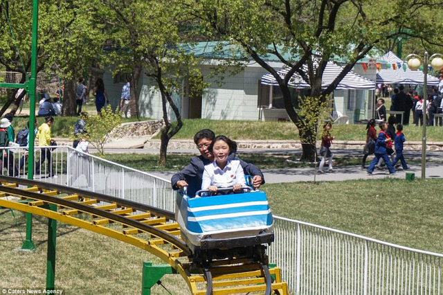 công viên taesongsan, lọt vào trong công viên giải trí triều tiên có gì vui?