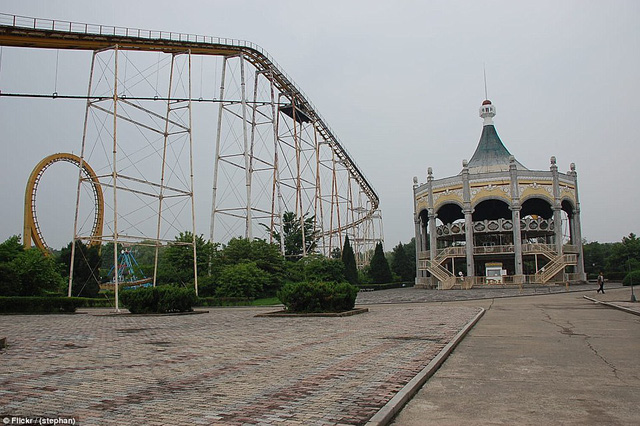 công viên taesongsan, lọt vào trong công viên giải trí triều tiên có gì vui?