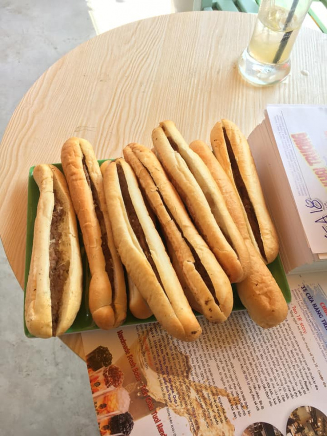 7  Địa chỉ ăn bánh mỳ cay ngon - bổ - rẻ Sài Gòn