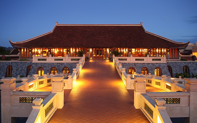 Chỉ hơn 1.000.000đ/ người – Nghỉ dưỡng tại Emeralda Resort với “hồ bơi view núi” đẹp nhất nhì Ninh Bình