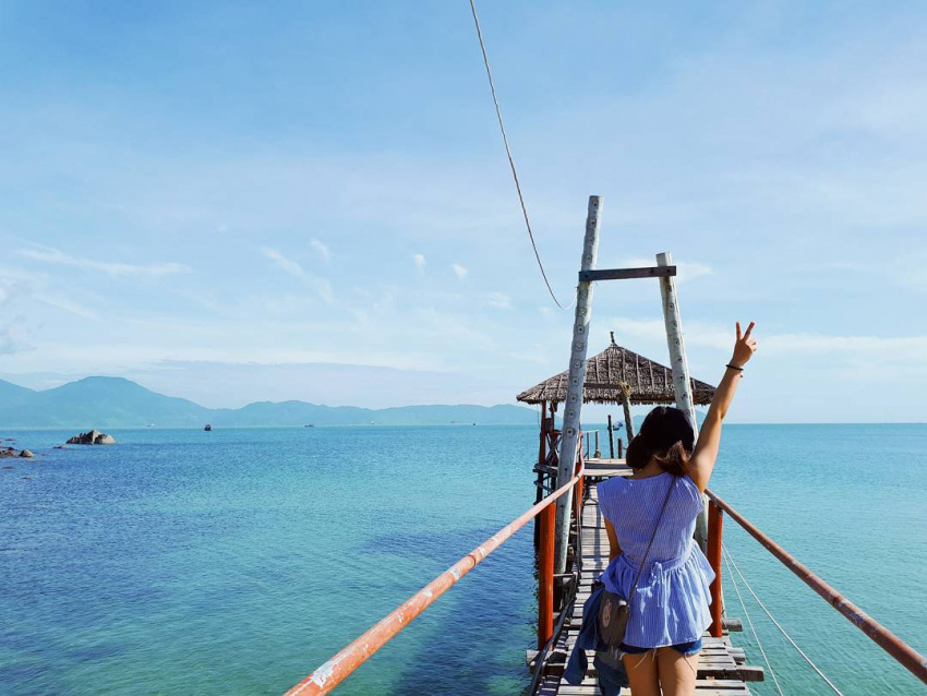Những “lối đi đâm xuyên ra biển, hồ” check in thần sầu ở Đà Nẵng