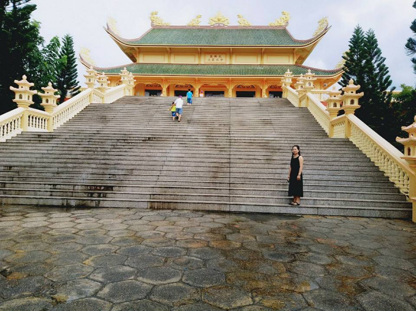 Cận cảnh ngôi chùa nhiều kỉ lục nhất VN cách Sài Gòn 70 km