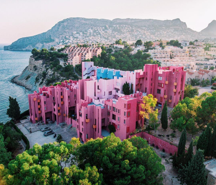 điểm đến, la muralla roja, tây ban nha, xuất hiện “pháo đài màu hồng” đốn tim hàng loạt bánh bèo sống ảo