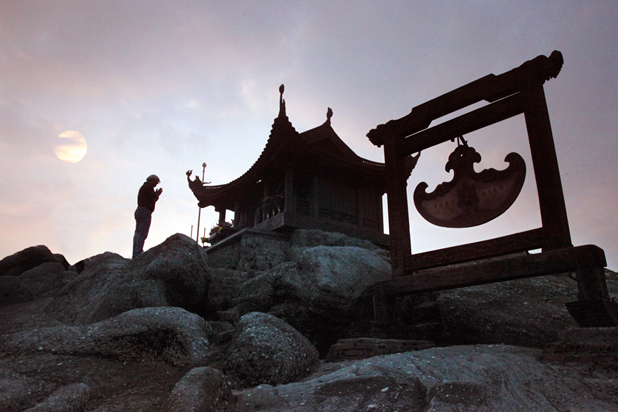ngôi chùa bằng đồng lớn nhất châu á tại việt nam