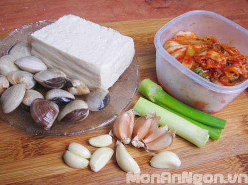 Cách làm canh kim chi nấu ngao đậu