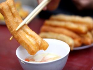 Những món ăn vặt nóng hổi “vừa ăn vừa thổi” vào những ngày lạnh ở Hà Nội