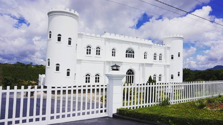 Phát hiện” lâu đài trắng” bí ẩn ở Bảo Lộc đẹp hút hồn phượt thủ