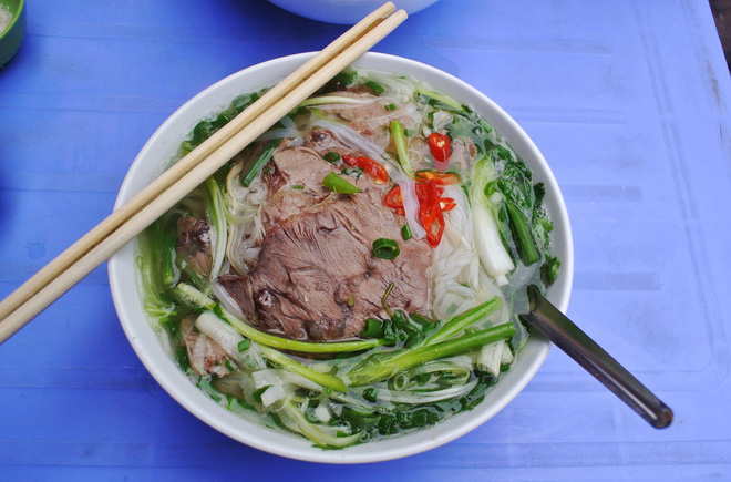 CNN “lên list” 10 món ăn đường phố siêu phổ biến lại ngon nức tiếng của Việt Nam