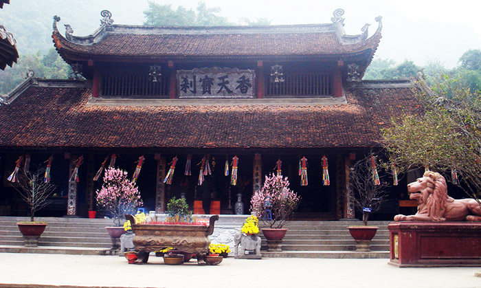 10  địa điểm du lịch tâm linh nổi tiếng tại tp. uông bí, quảng ninh