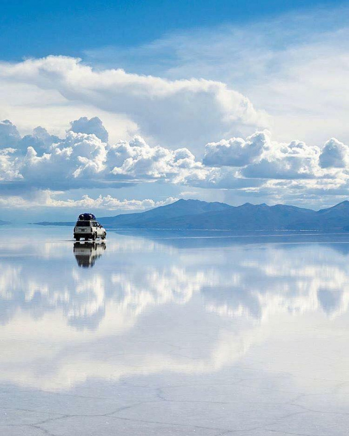 Nghẹt thở vì cảnh tượng ảo đến khó tin ở biển muối Bolivia