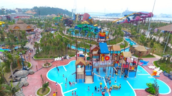 du lịch hạ long, typhoon water park, du khách háo hức khám phá công viên nước hàng đầu khu vực tại hạ long