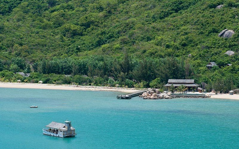 Phát hiện thiên đường nghỉ dưỡng quyến rũ đến mê hồn trên vịnh biển đẹp nhất Việt Nam