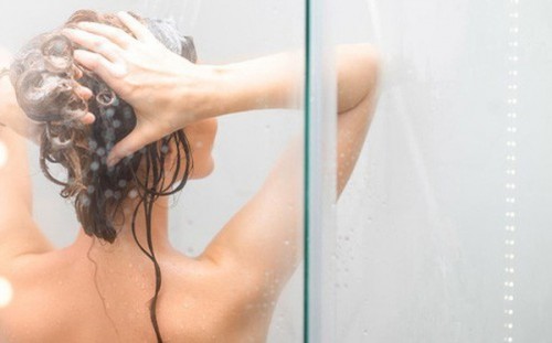 10 thói quen hàng ngày có thể gây hư tổn mái tóc của bạn