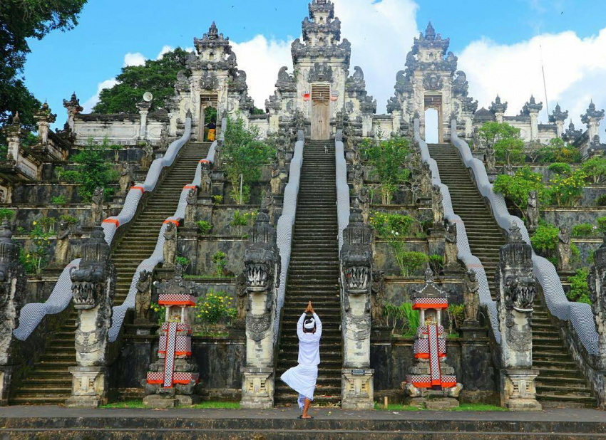 du lịch bali, du lịch indonesia, điểm đến, đẹp chất ngất với cổng thiên đường ở khu đền thiêng ngay gần vn