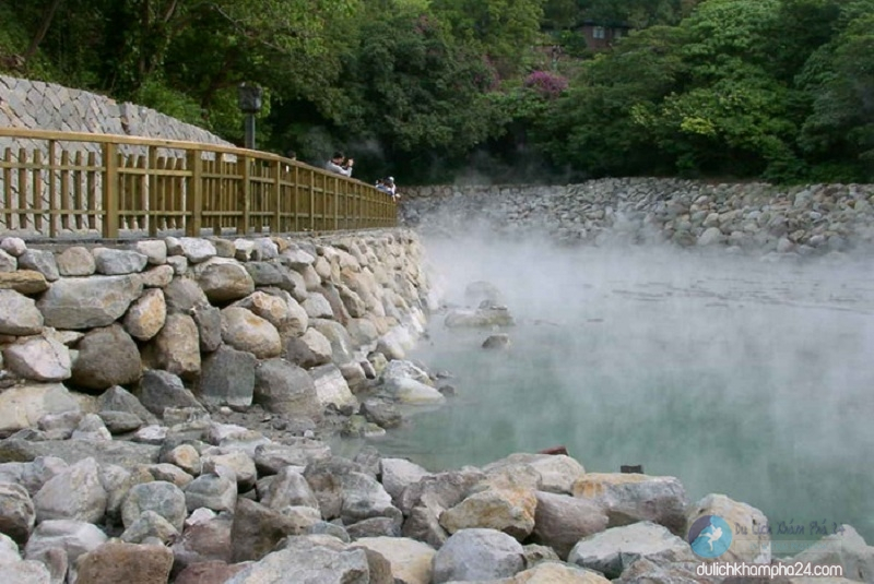 10  suối nước nóng nổi tiếng nhất định phải đến tại việt nam