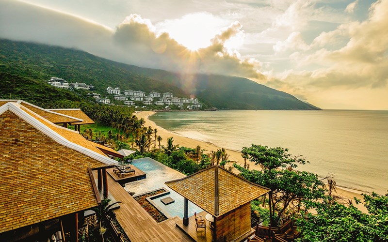 Top resort hạng “xịn” giá “mịn” cho kỳ nghỉ dưỡng miền Trung