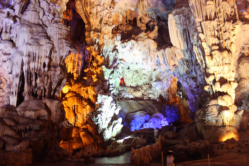 10  hang động đẹp nhất định phải khám phá khi đến với vịnh hạ long