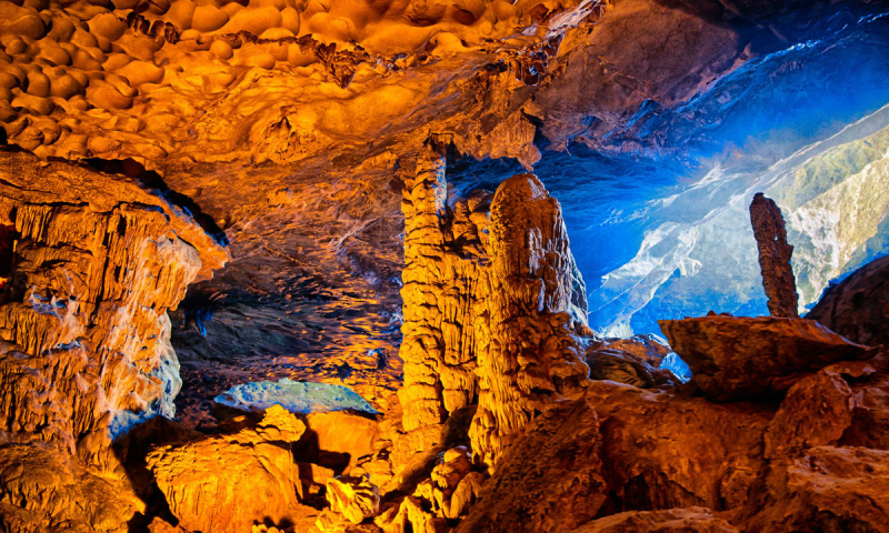 10  hang động đẹp nhất định phải khám phá khi đến với vịnh hạ long
