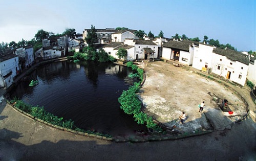 Ngôi làng bát quái kỳ lạ ở Trung Quốc