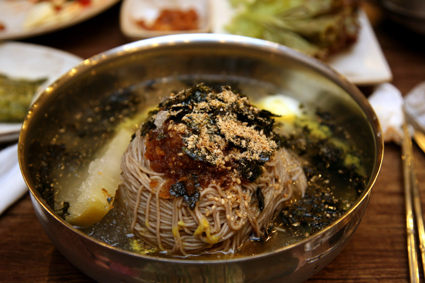 ăn uống, chogyeguksu, jjolmyeon, makguksu, milmyeon, naeng-kalguksu, naengmyeon, nhà hàng, những món mì hàn quốc ngon tuyệt cho mùa hè này