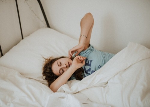 10 thói quen trước khi đi ngủ có thể giúp giảm cân