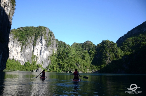 Du lịch Hạ Long kết hợp khám phá vịnh Lan Hạ bằng ván lướt ‘Stand Up Paddle’