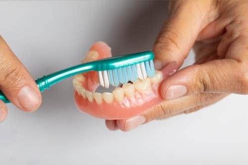 8 Lưu ý quan trọng nhất về răng giả tháo lắp