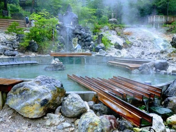 du lịch nhật bản để tắm suối nước nóng onsen