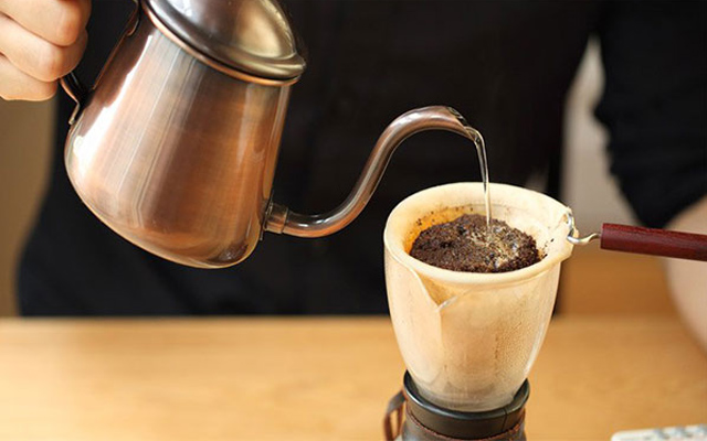 Thưởng thức ly cà phê vợt Sài Gòn theo cách của người Sài Gòn