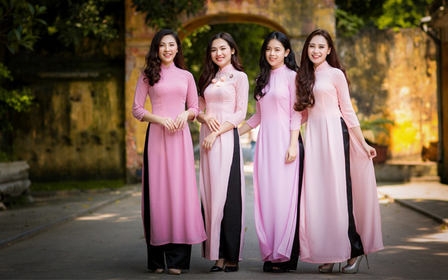 Du lịch Việt Nam: Khám phá vẻ đẹp của trang phục dân tộc