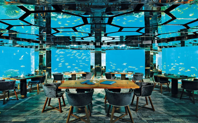 nhà hàng dưới biển đầu tiên trên thế giới ở nước nào?