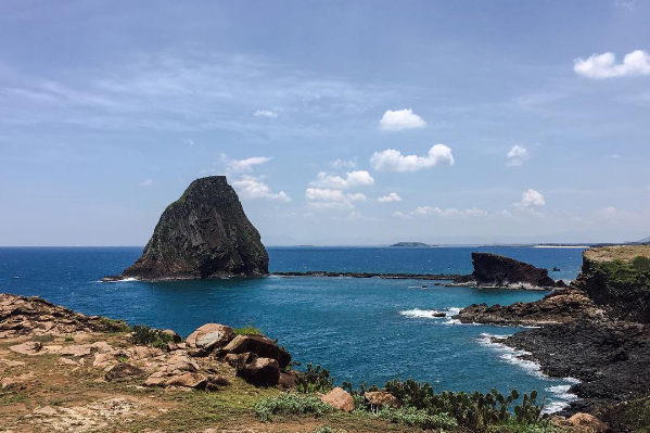 Hòn đảo ở Phú Yên có lối đi giữa biển đẹp không kém Điệp Sơn
