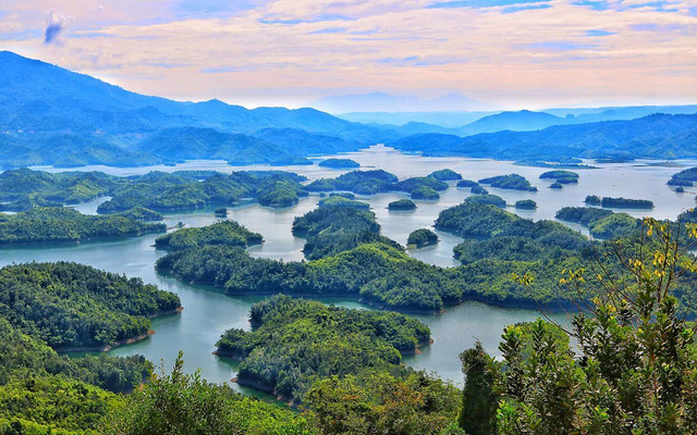 Đắm say trước vẻ đẹp của hồ Tà Đùng khi đi du lịch Đắk Nông