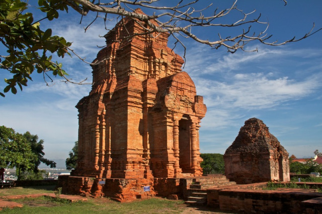 Kỳ bí tháp Chàm Poshanư