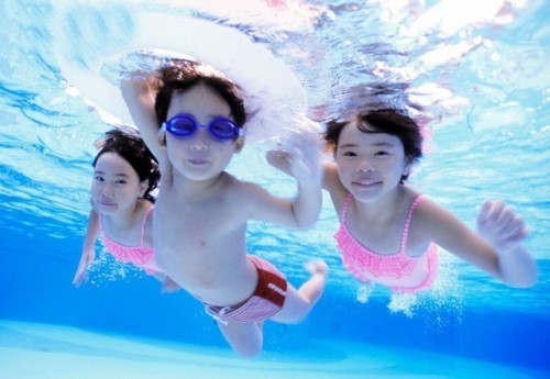6 Lưu ý quan trọng nhất khi cha mẹ cho trẻ học bơi