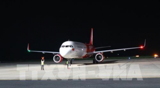 Chuyến bay thẳng đầu tiên chở 240 du khách Trung Quốc đến Đà Lạt