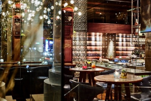 6 bar, lounge sang trọng thường được chọn làm nơi tiếp khách của giới doanh nhân sài gòn