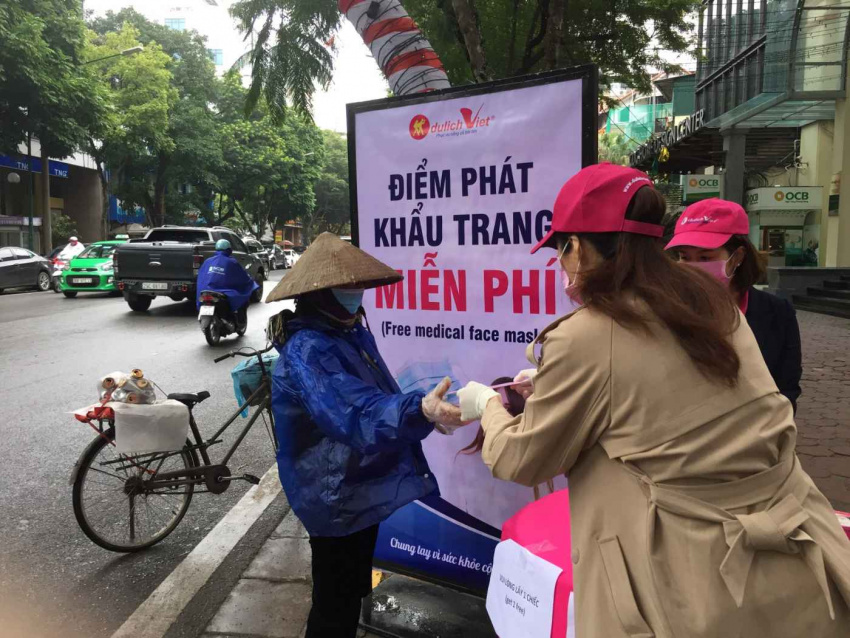 Du Lịch Việt phát miễn phí 10.000 khẩu trang tiêu chuẩn y tế cho cộng đồng