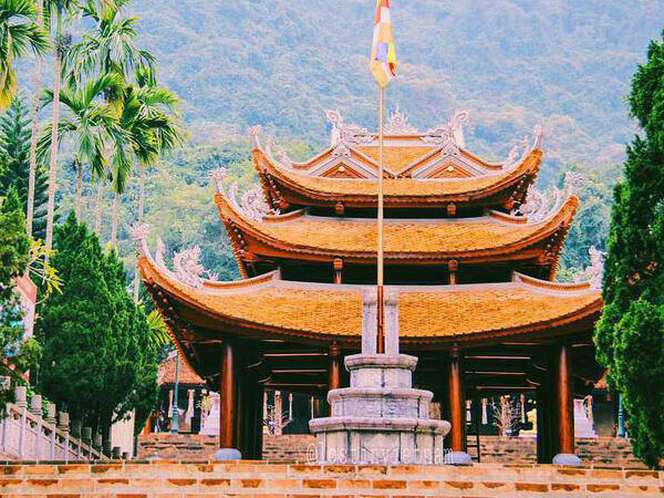 Top điểm đến lý tưởng du lịch lịch tâm linh 3 miền Bắc Trung Nam đầu năm