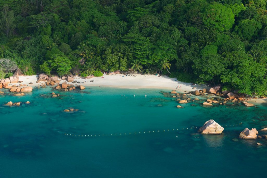 7 bãi biển đẹp hoang sơ và nổi tiếng trên thế giới