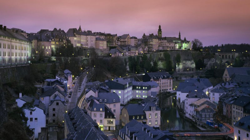 tour du lịch luxembourg tham quan các bức tường của corniche