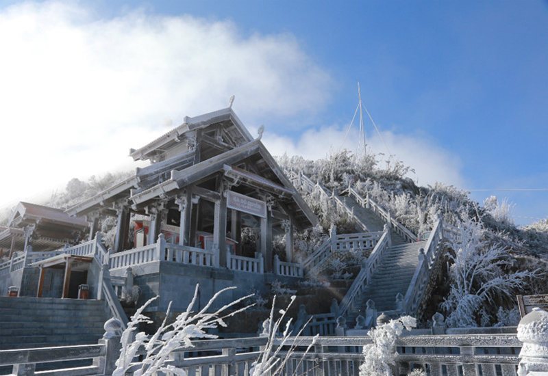 khám phá đỉnh núi fansipan vào mùa đông khi đi du lịch sa pa