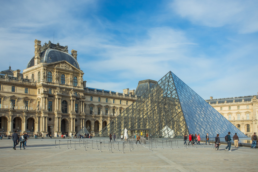 Tour du lịch Pháp - Bảo tàng Louvre mang kiến trúc hoàn mỹ