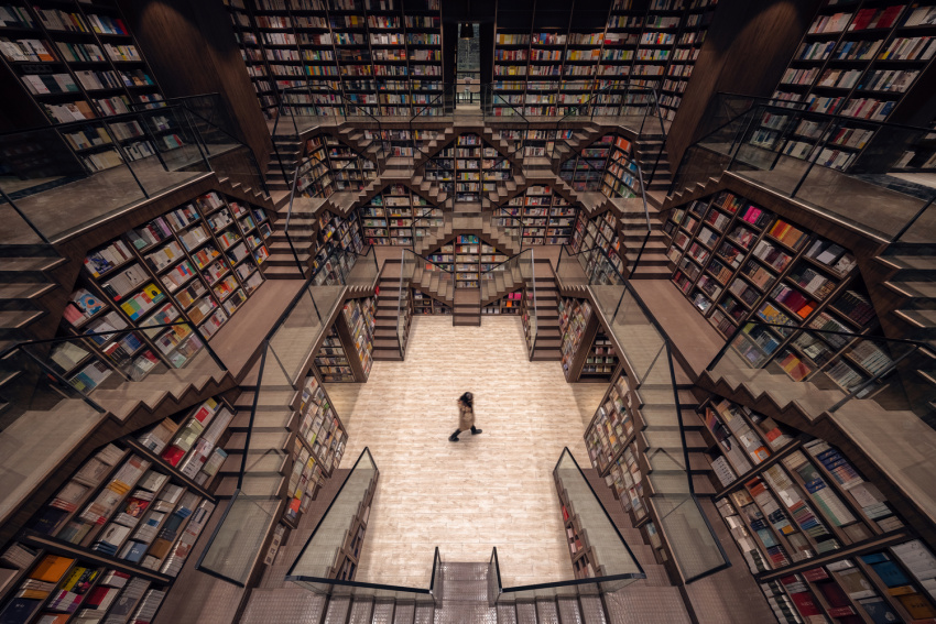 Chung Thu Cac bookstore, magical ‘maze of knowledge’ like Hogwarts magic castle lâu