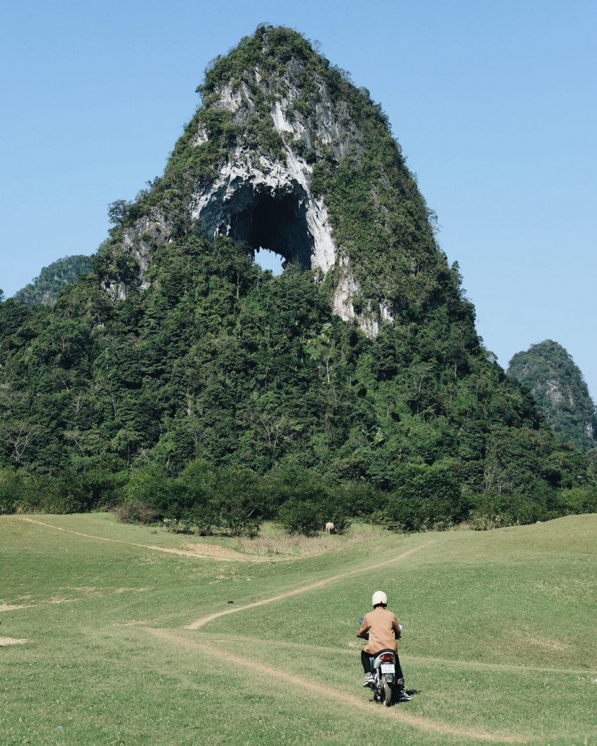 as tall as, god's eye mountain, mountain of god's eyes, travel high by, vietnam tourism, mat than mountain, the picturesque ‘great love cup’ of cao bang mountains