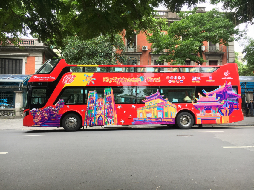 ancestor's death anniversary, double decker bus, hanoi, take advantage of the hot weather, take a double-decker bus to see hanoi