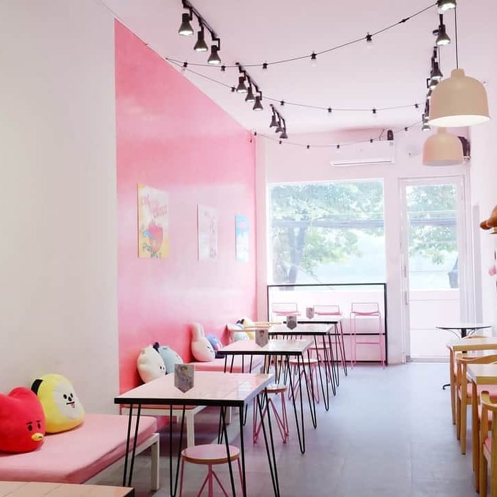 a beautiful cafe, cafe, nice cafe, nice cafe in hanoi, weekend travel, 9 super pretty pink cafes make the “banh beo team” in hanoi fall in love