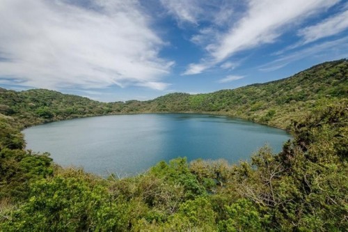 10 hồ nước trên miệng núi lửa đẹp nhất thế giới