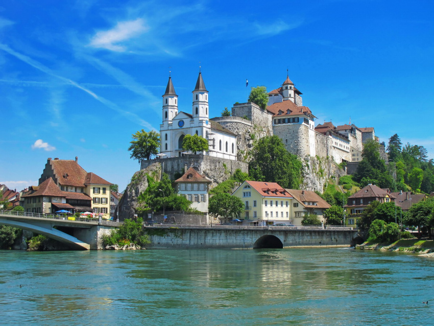Đi du lịch Thụy Sĩ mua gì về làm quà?